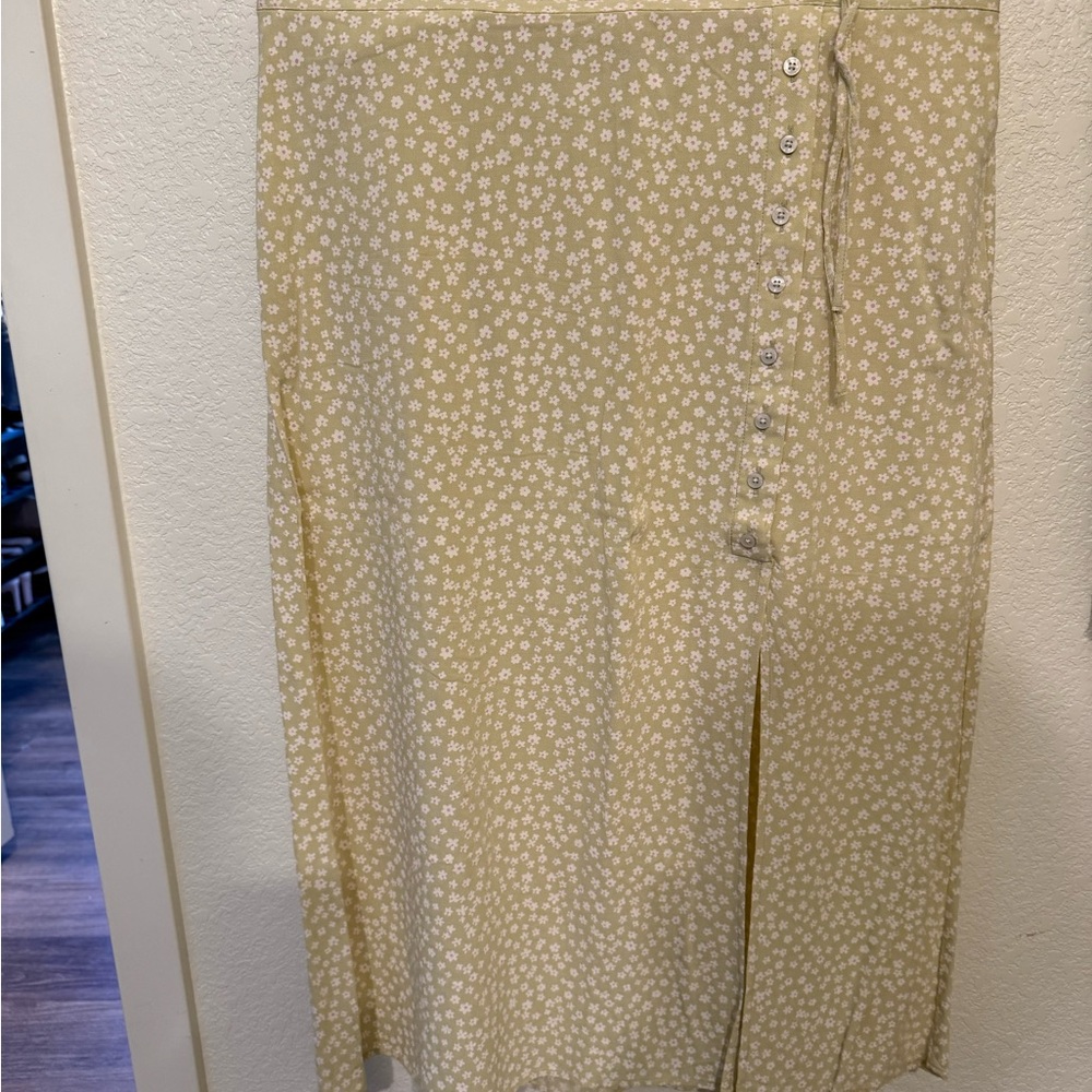 American Eagle Floral Light Green Skirt